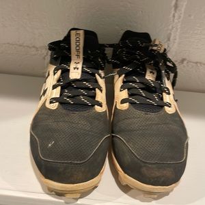 Size 4 big kids cleats under armor Leadoff cleats